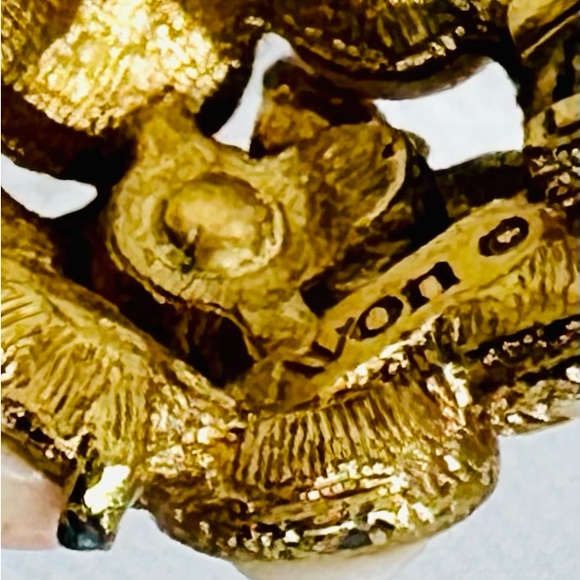 Avon Coral Cluster Dome Vintage Cocktail Adjustable Vintage Golden Tone Ring - Picture 4 of 5